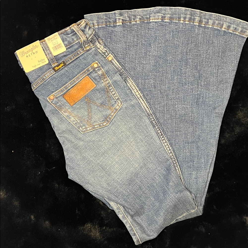 Wrangler Bailey High Rise Flares - Picture 3 of 8